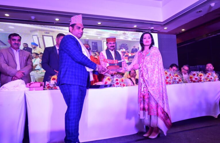 दिल्ली के 5 स्टार होटल में हुआ हुआ इंटरनेशनल ह्यूमन राइट्स एंड क्राइम कंट्रोल ऑर्गेनाइजेशन का भव्य कार्यक्रम, 250 लोगो को सोशल वर्कर अवॉर्ड 2023 से किया गया सम्मानित…