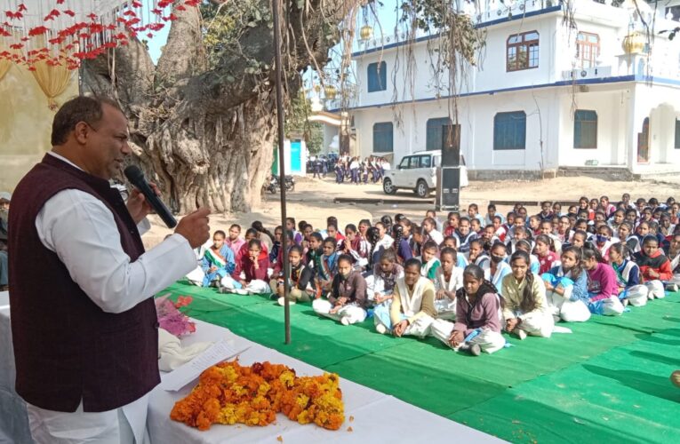 विधायक रवि बहादुर ने प्राइमरी विद्यालय और गर्दा माता मंदिर प्रांगण में किया ध्वजारोहण…
