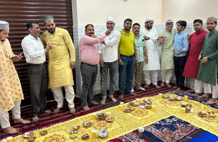 हिंदू-मुस्लिम भाइयों ने मिलजुल कर मनाया रमजान का आखिरी रोजा…
