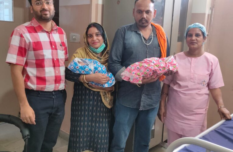 वरदान साबित हो रही आयुष्मान योजना, देवभूमि अस्पताल के बाल रोग विशेषज्ञ डॉ.अनुज सिंह ने किया जुड़वा बच्चों का सफल इलाज…