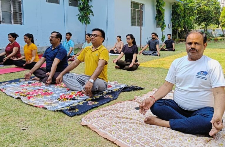 अंतर्राष्ट्रीय योग दिवस पर एस.डी.आई.एम.टी. संस्था में योग शिविर का हुआ आयोजन…