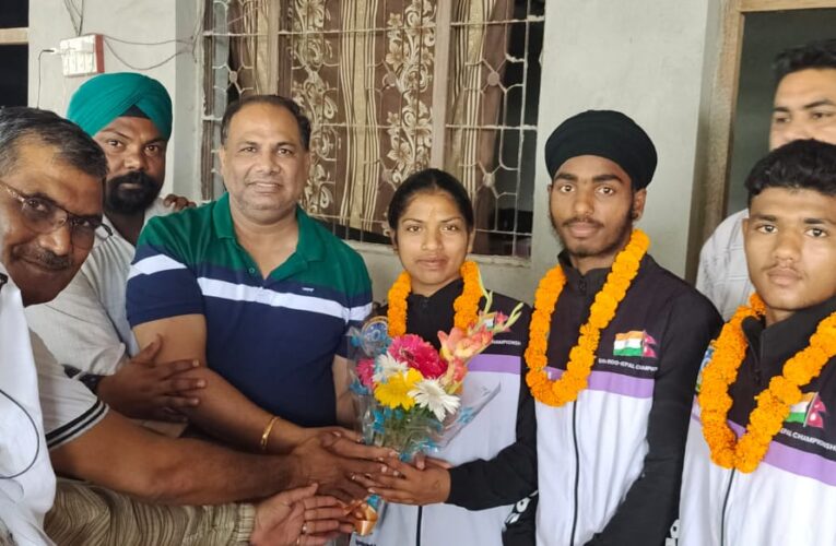 अंतर्राष्ट्रीय दौड़ प्रतियोगिता में गोल्ड मेडल जीतने वाली बुग्गावाला की बेटी और प्रतिभागियों का विधायक ने किया स्वागत…