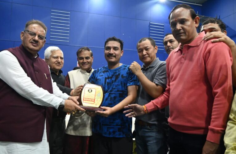 कैबिनेट मंत्री गणेश जोशी ने बैडमिंटन टुर्नामेंट के समापन समारोह में किया प्रतिभाग, विजेताओं को किए पुरस्कार वितरित…