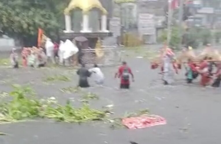 आफत की बारिश। रानीपुर मोड़ के डूबने जैसे हालात, देखें विचलित करने वाली कांवड़ियों के साथ वीडियो…