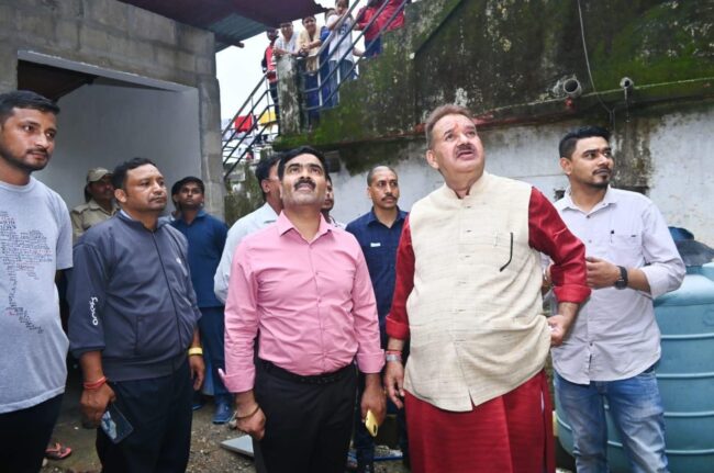 कैबिनेट मंत्री गणेश जोशी ने राजपुर के सुमन नगर में बारिश से हुए नुक़सान का किया निरीक्षण…