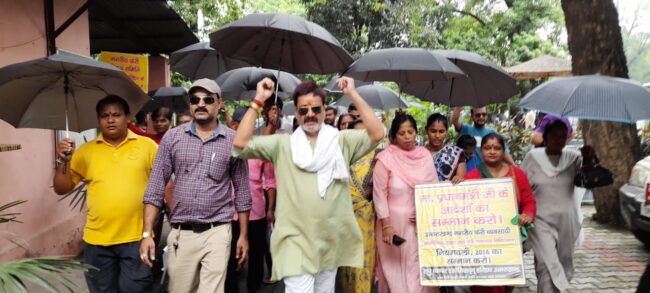 नासवी के आव्हान पर लघु व्यापारियों ने स्वाभिमान रैली निकालकर नगर आयुक्त कार्यालय पर किया प्रदर्शन…