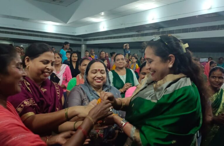 भावना पांडेय ने महिलाओं के साथ धूमधाम से मनाया तीज का कार्यक्रम