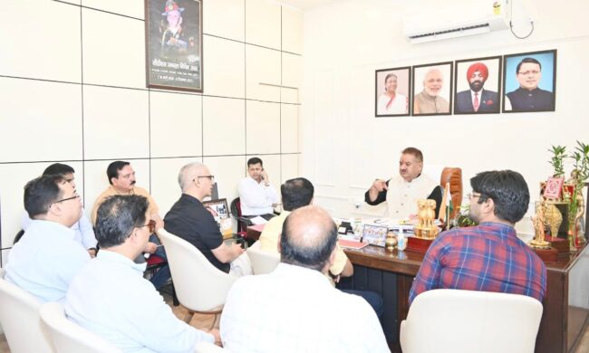 मसूरी की विभिन्न समस्याओं को लेकर कैबिनेट मंत्री गणेश जोशी ने अधिकारियों के साथ की बैठक…