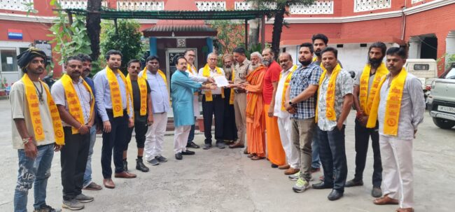 अखिल भारतीय सनातन परिषद के कार्यकर्ताओं ने उदयनिधि स्टालिन के खिलाफ मुकदमा दर्ज कराने के लिए दी तहरीर…
