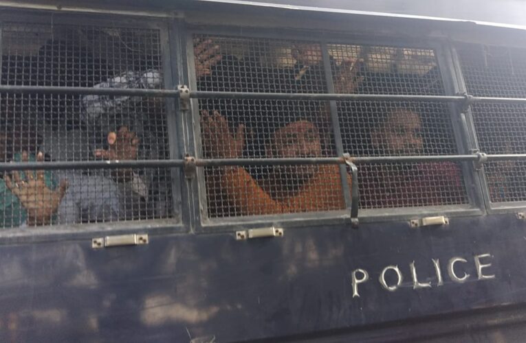 सचिवालय कूच कर रहे सुराज सेवा दल के कार्यकर्ताओं को पुलिस ने लिया हिरासत में, देखें वीडियो…