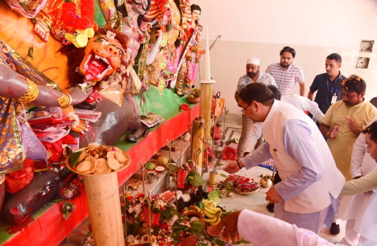 बंगाली कॉलोनी नानकमत्ता में मुख्यमंत्री ने श्रीश्री मां दुर्गा मंदिर का किया लोकार्पण…