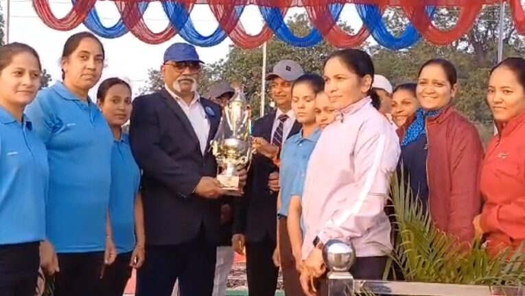 40वीं वाहिनी पीएसी हरिद्वार ने जीती खेल की ट्रॉफी…