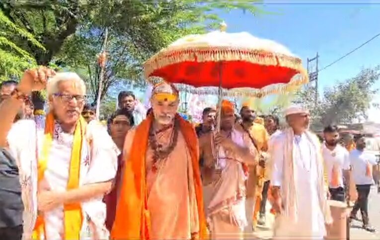 दिल्ली के लिए पदयात्रा पर निकले ज्योतिष पीठ के शंकराचार्य स्वामी अविमुक्तेश्वर सरस्वती, देखें वीडियो…