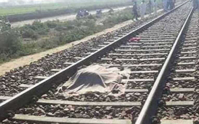 दुखद, परिजनों की डाट से नाराज  नाबालिग भाई बहन ने ट्रेन के आगे की आत्महत्या ,जानिए मामला