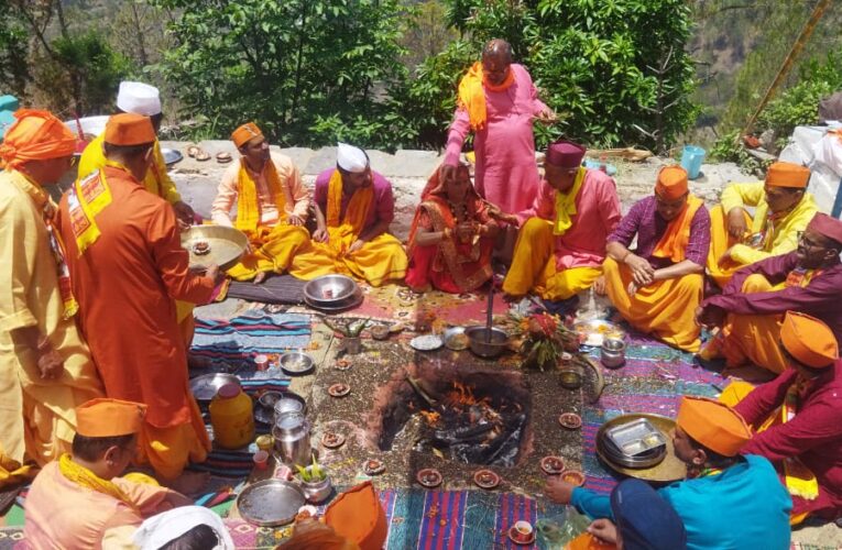 राधाबल्लभ पाण्डेय परिवार में यज्ञ पूर्णाहुति व भंडारे के साथ श्रीमद् भागवत कथा का समापन