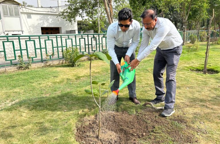 एचआरडीए के उपाध्यक्ष अंशुल सिंह और सचिव उत्तम सिंह चौहान ने किया पौधारोपण…