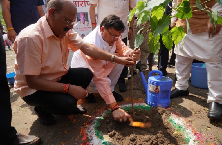 मुख्यमंत्री धामी ने हरेला पर्व के अवसर पर ‘शहीदों के नाम पौधरोपण’ कार्यक्रम में किया प्रतिभाग…