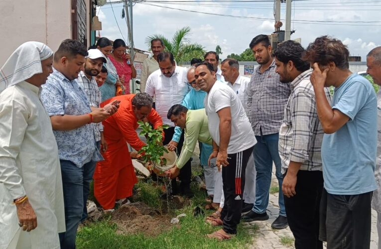 प्रधानमंत्री के आह्वान पर भाजपा की ओर से जमालपुर कलां, सराय आदि क्षेत्रों में लगाए पौधे…