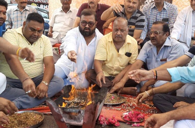 कॉरिडोर योजना के विरोध में कांग्रेस ने सरकार के खिलाफ किया बुद्धि शुद्धि यज्ञ…