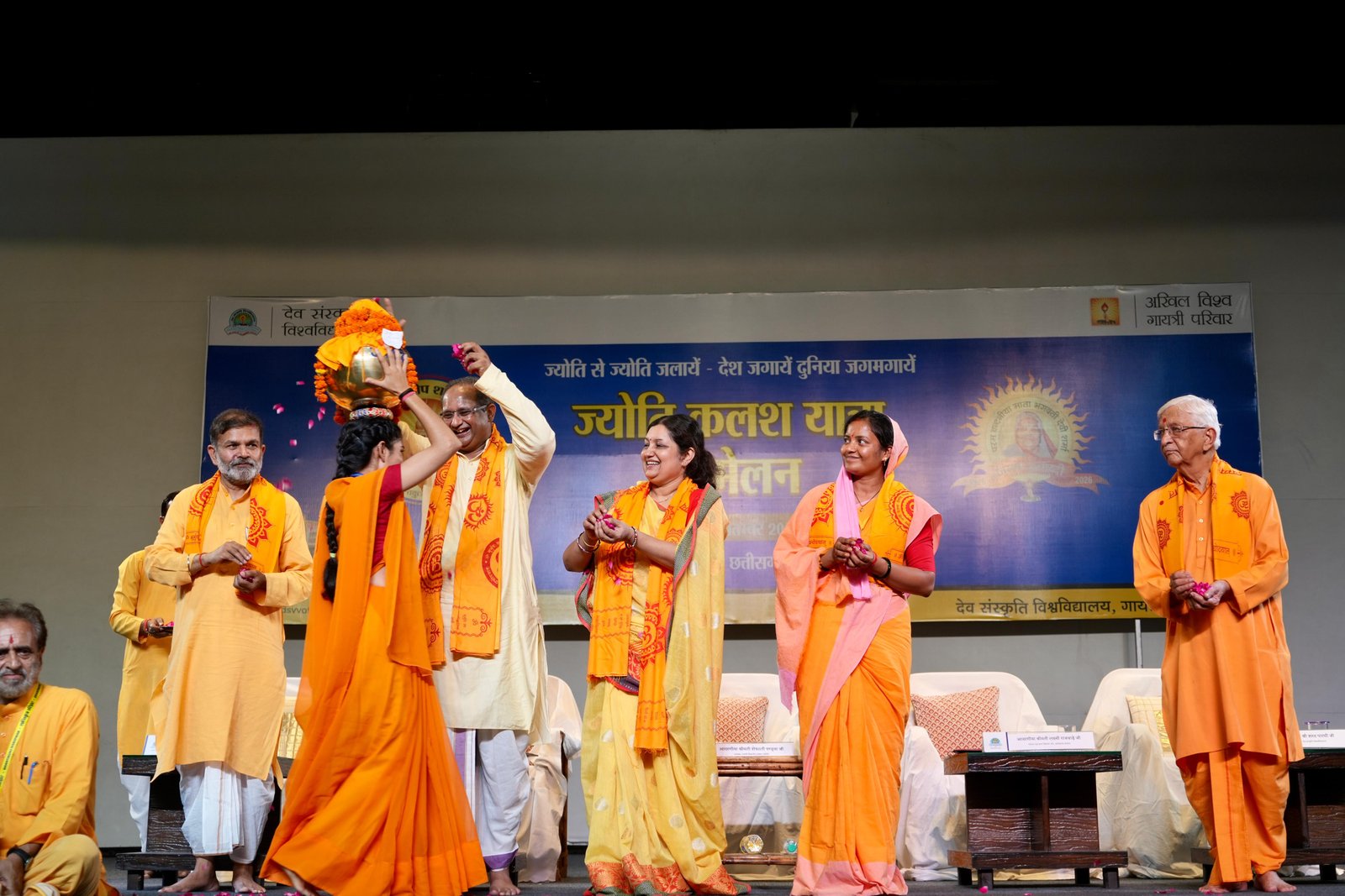 छत्तीसगढ़-ओडिशा प्रांत के गायत्री साधकों को किया गया ज्योति कलश अर्पण