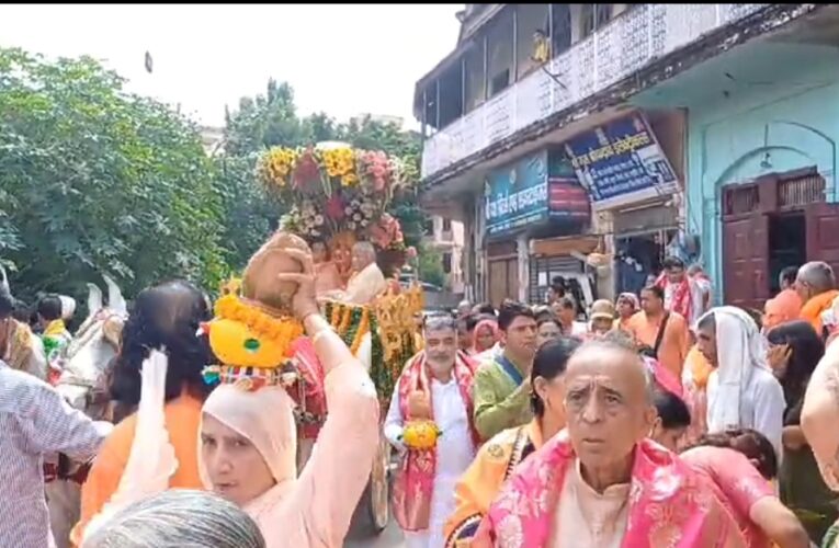 मां संतोषी आश्रम में अनुष्ठान शुरू, आज निकाली गई शोभा यात्रा और कलश यात्रा, महामंडलेश्वर संतोषी माता का जगह पुष्प वर्षा से हुआ स्वागत,देखें वीडियो