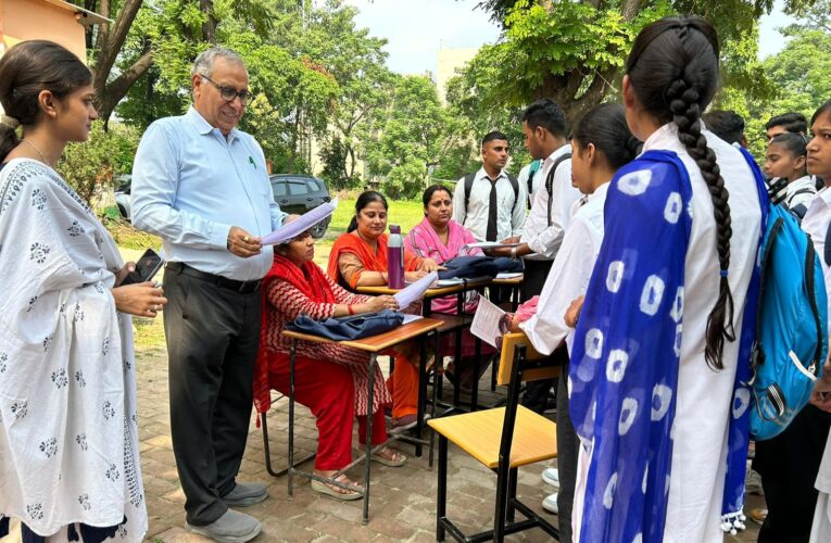 एसएमजेएन महाविद्यालय में नये एवं युवा मतदाताओं को ऐपिक कार्ड बनवाने हेतु प्रारुप-6क का किया गया वितरण…