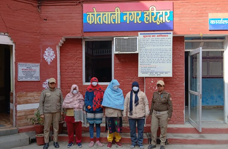 पूजा, निर्मला और काजल, शबनम पैसों को लेकर कर रही थी झगड़ा, पुलिस ने किया चारों को गिरफ्तार, जानिए मामला…