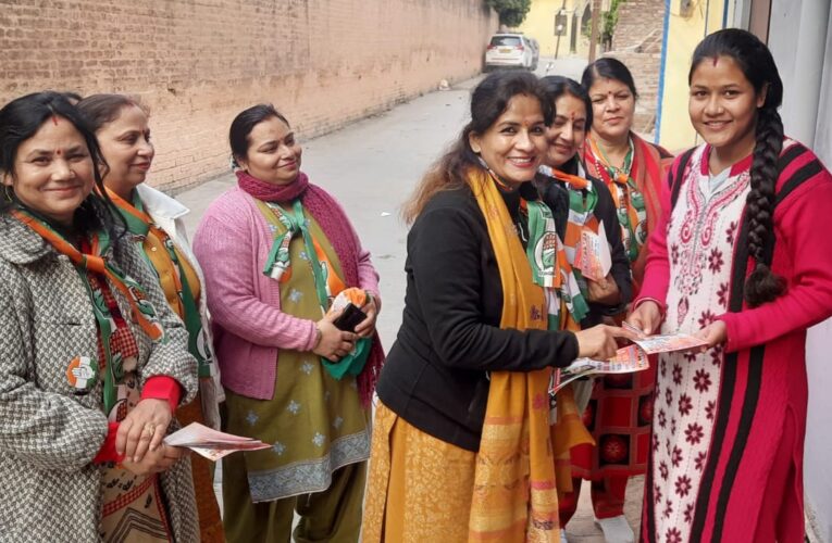 वार्ड 25 आचार्यान की कांग्रेस प्रत्याशी नीरज शाह ने मतदाताओं से संपर्क कर मांगे वोट..