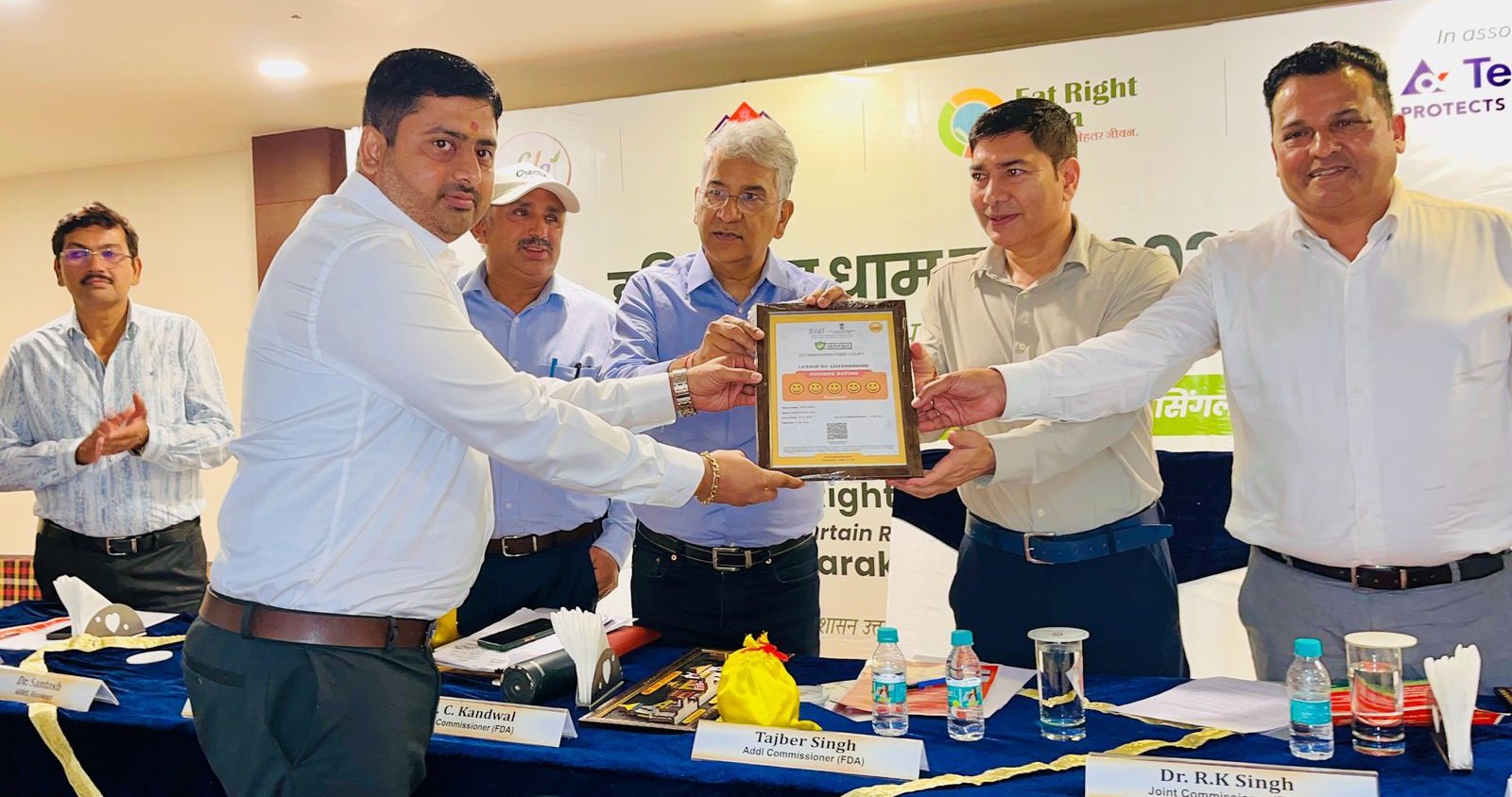 उत्तराखंड फूड कोर्ट (जैन शिकंजी रेस्टोरेंट) टोल प्लाजा बहादराबाद को मिला सर्वश्रेष्ठ स्वच्छता पुरस्कार…