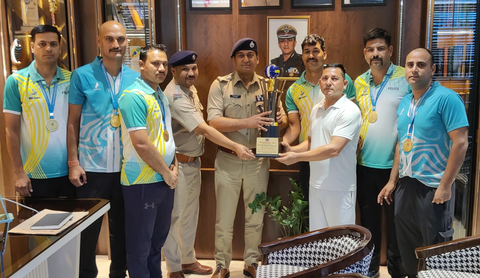 मास्टर खेल प्रतियोगिता की विजेता बनी हरिद्वार पुलिस, विजेता खिलाड़ियों ने ट्रॉफी के साथ एसएसपी प्रमेन्द्र सिंह डोबाल से की भेंट…