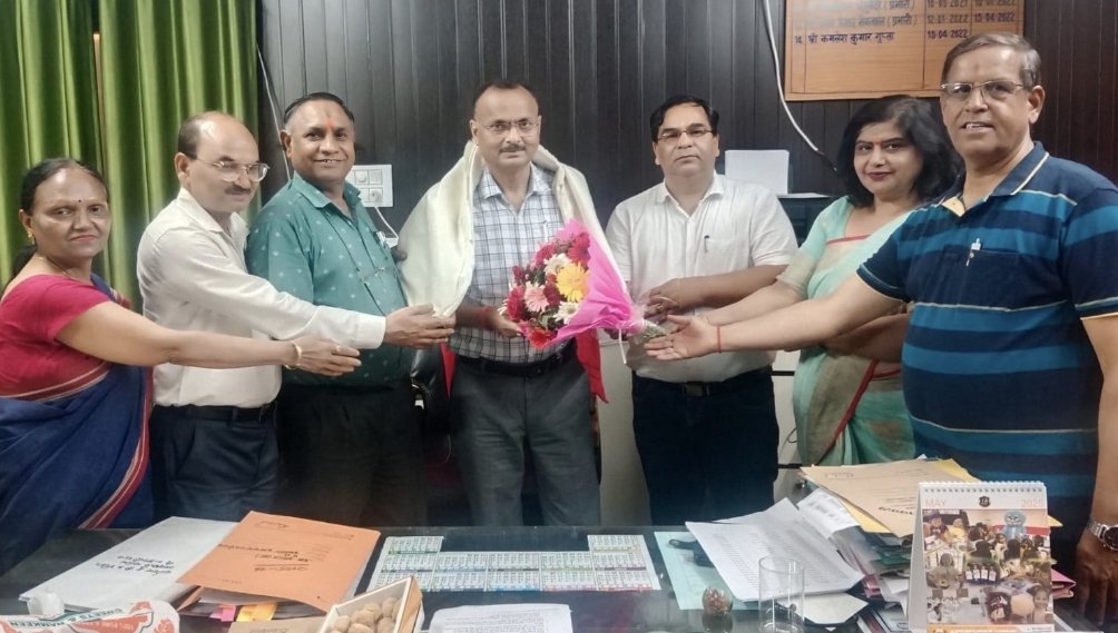 उत्तरांचल प्रधानाचार्य परिषद की जनपदीय इकाई के एक शिष्ट मण्डल द्वारा मुख्य शिक्षा अधिकारी से शिष्टाचार भेंट कर अशासकीय विद्यालयों की समस्याओं पर किया विचार विमर्श…