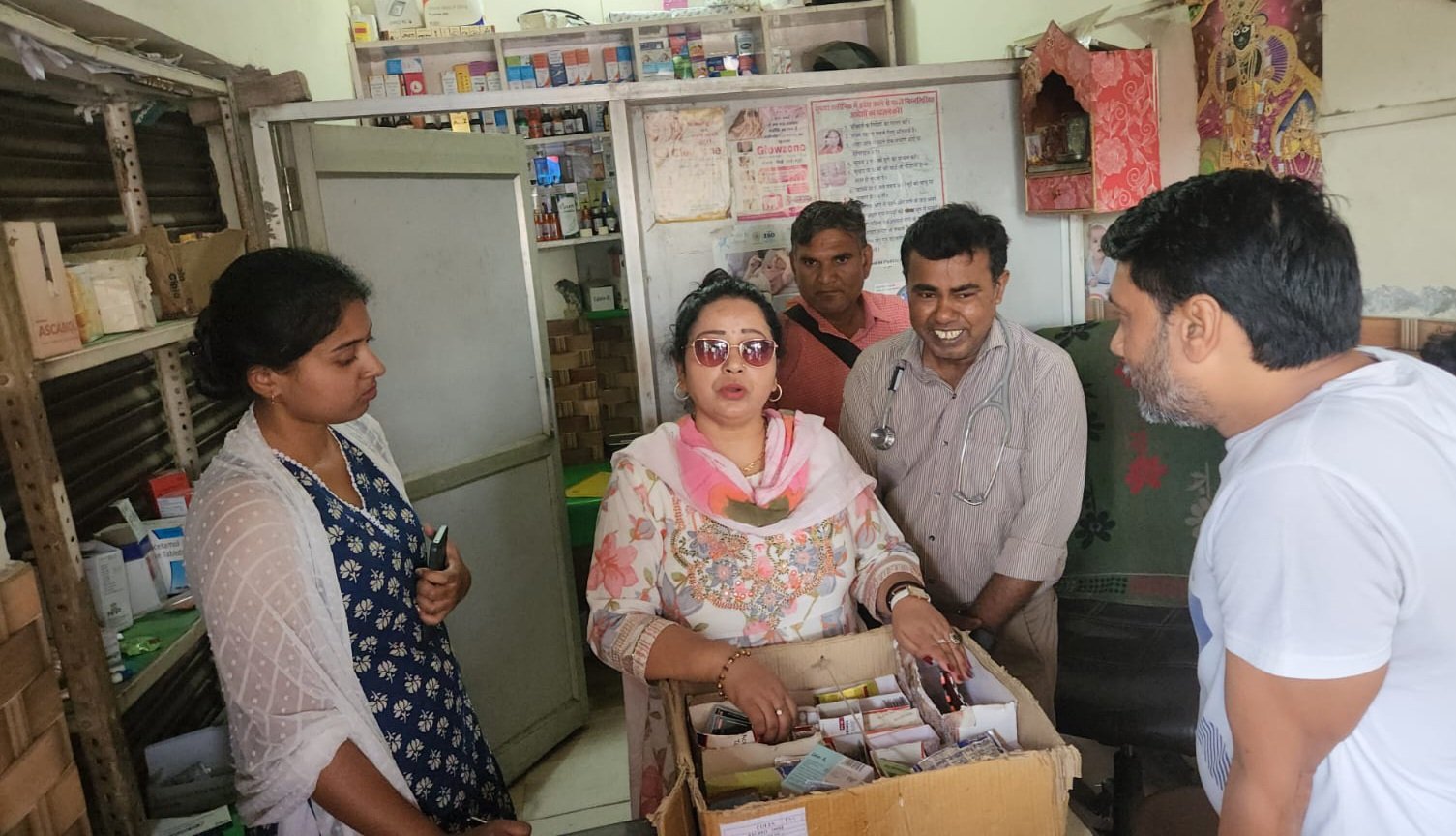 खुली दवाइयों के प्रयोग पर ड्रग इंस्पेक्टर ने की कार्रवाई…