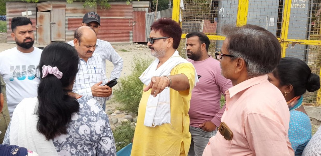 नगर निगम प्रशासन, सामान्य प्रशासन की संयुक्त कमेटी द्वारा रोड़ी बेलवाला के महिला पिंक वेंडिंग जोन की स्थापना की कार्रवाई को लेकर किया संयुक्त निरीक्षण…