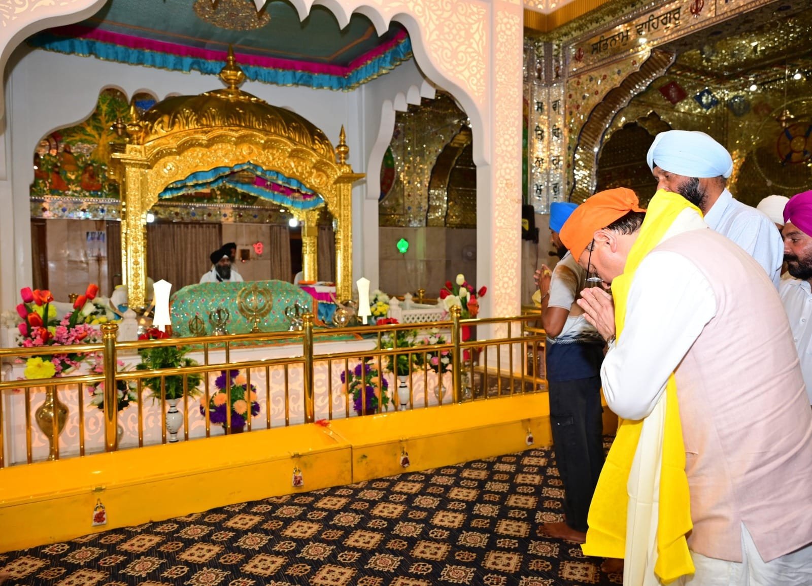 मुख्यमंत्री पुष्कर सिंह धामी ने नानकमत्ता साहिब गुरुद्वारे में टेका मत्था…