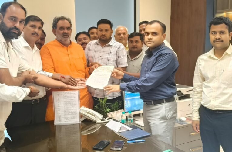 स्वामी यतीश्वरानंद के नेतृत्व में ग्राम प्रधानों, बीडीसी ने कलेक्ट्रेट पहुंचकर उठाई क्षेत्रवासियों की समस्या…