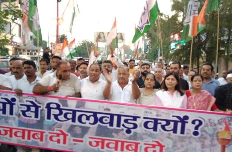 पूर्व मेयर अनिता शर्मा के नेतृत्व में कांग्रेस कार्यकर्ताओं ने निकाला पैदल मार्च, जानिए कारण…