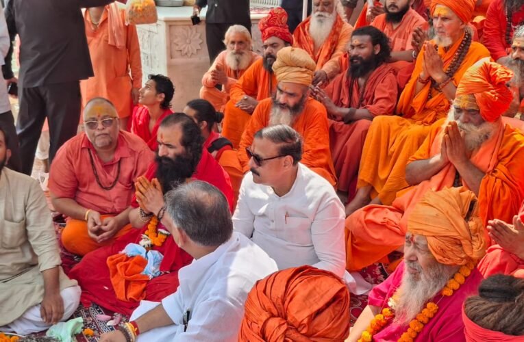 मां गंगा की पूजा-अर्चना के साथ श्री पंच दश नाम जूना अखाड़े की पवित्र छड़ी यात्रा प्रारंभ…