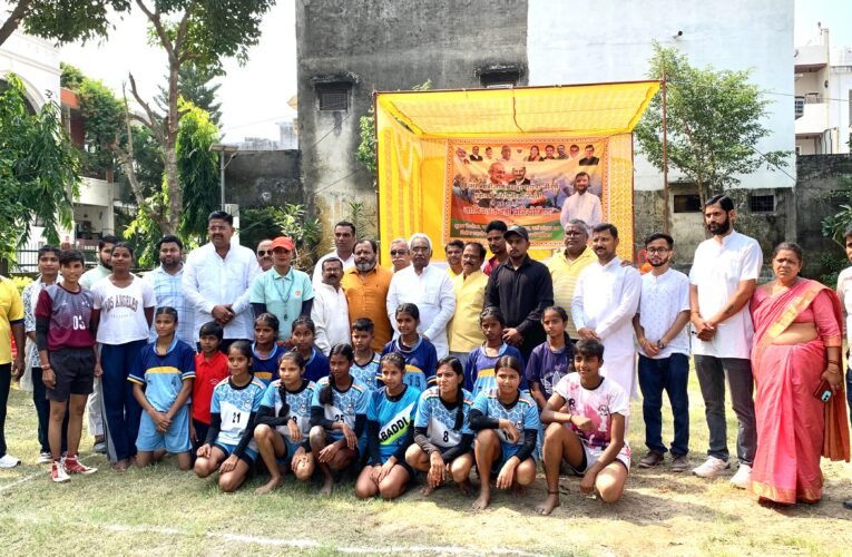 पार्षद शुभम मैंदोला के संयोजन में बालिका कबड्डी प्रतियोगिता का आयोजन