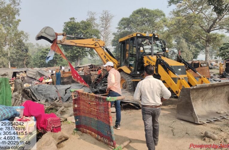 लालजी वाला क्षेत्र में उत्तर प्रदेश सिंचाई विभाग की टीम ने प्रशासन के सहयोग से हटवाया अतिक्रमण