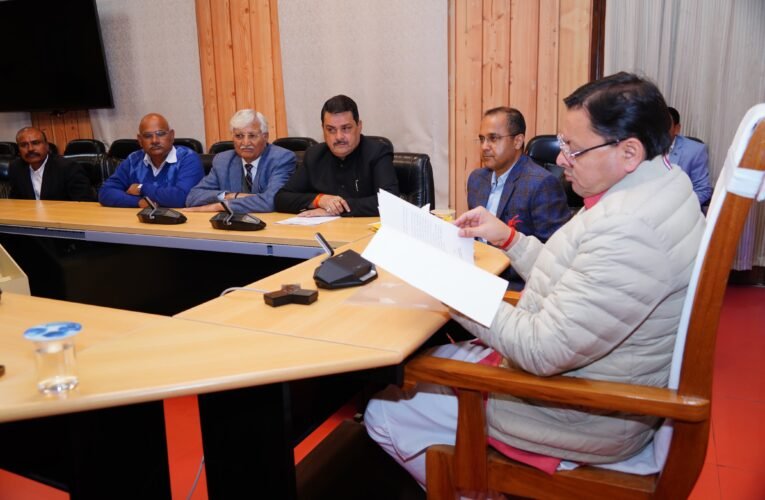 मुख्यमंत्री से अध्यक्ष संघर्ष समिति बार एसोसिएशन देहरादून के पदाधिकारियों ने भेंट कर सौंपा विभिन्न समस्याओं से संबंधित ज्ञापन…