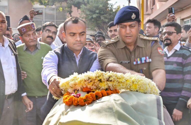 पूर्व कैबिनेट मंत्री दिवाकर भट्ट को राजकीय सम्मान के साथ दी गई अंतिम विदाई…