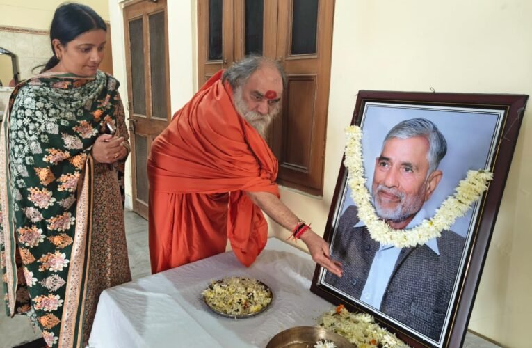 महामंडलेश्वर स्वामी ललितानंद गिरी ने दी स्व.दिवाकर भट्ट को श्रद्धांजलि…