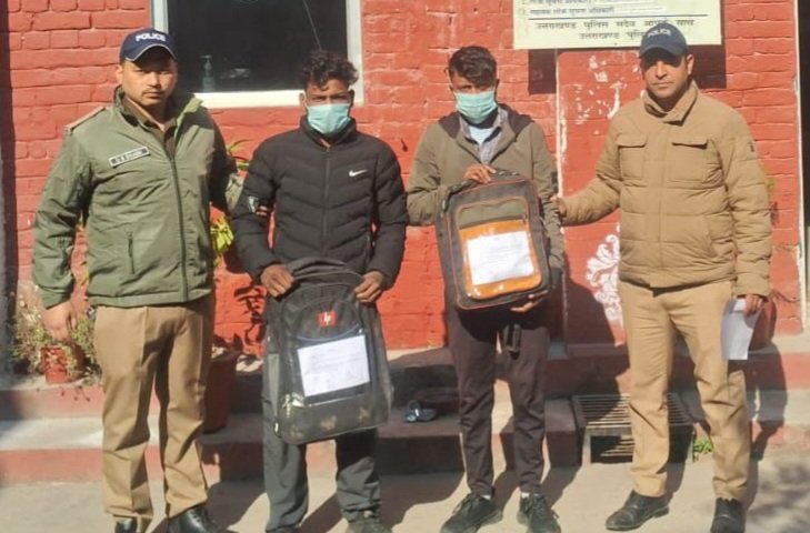 पुलिस की बड़ी कार्रवाई, 02 किलो 700 ग्राम अवैध गांजे के साथ दो तस्कर गिरफ्तार…