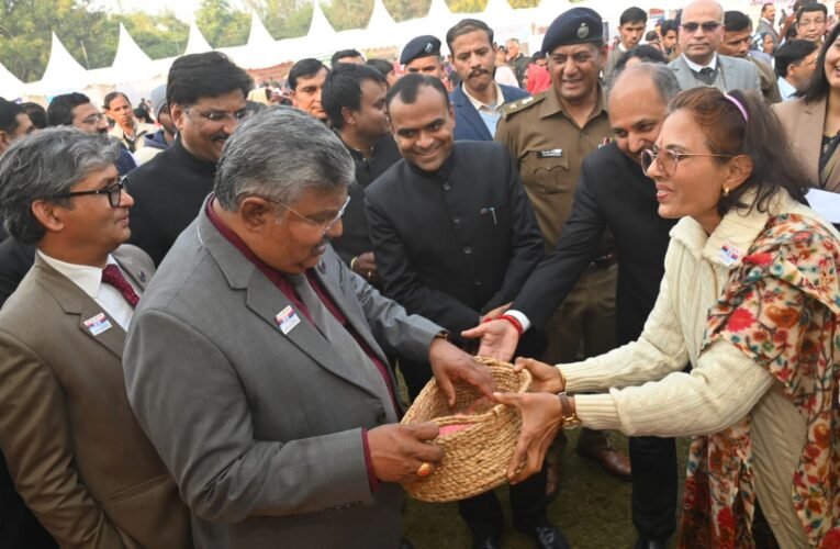 जिलाधिकारी मयूर दीक्षित की अध्यक्षता में हुआ ‘सशस्त्र सेना झंडा दिवस’ बहुउदद्शीय विधिक साक्षरता एवं स्वास्थ्य शिविर का आयोजन…