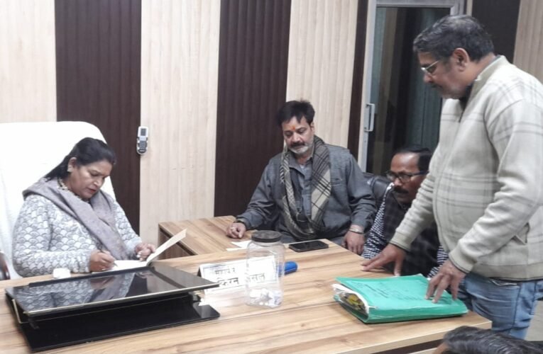 तीसरे वेंडिंग जोन के लाभार्थियों को मेयर किरण जैसल ने लक्की ड्रॉ निकाल कर दुकानें की आवंटित…