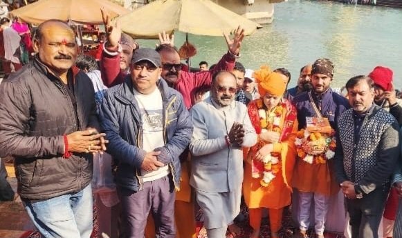 हरकी पैड़ी और मायादेवी मंदिर में पूजा-अर्चना कर पदयात्रा पर रवाना हुई कवि सिंह…