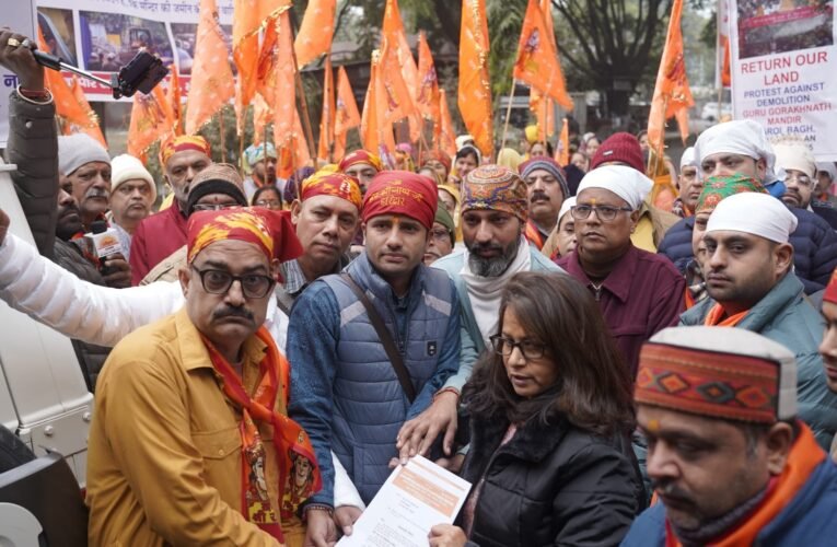 दिल्ली में पीर रतन नाथ मंदिर पर कार्रवाई के विरोध में अनुयाईयों ने निकाला रोष मार्च…