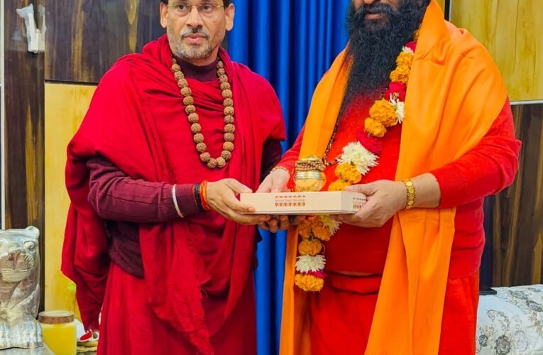 अखाड़ा परिषद अध्यक्ष श्रीमहंत रविंद्रपुरी से सन्यास दीक्षा लेंगे नरेश शर्मा…