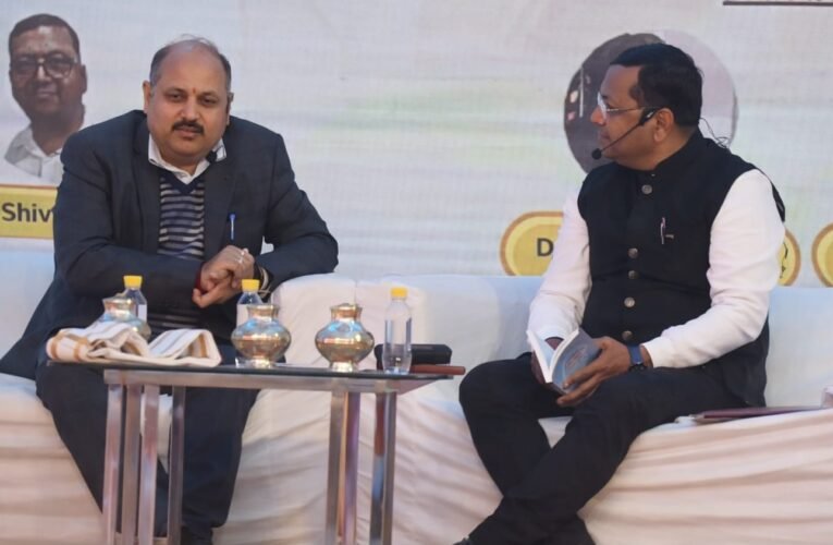 हरिद्वार लिटरेचर फेस्टिवल में हिंदी गीतों की परंपरा पर संवाद…