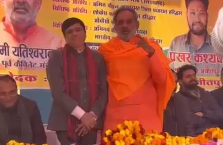 अजीतपुर में स्वामी यतीश्वरानंद के सानिध्य में हुआ कंबल वितरण कार्यक्रम…